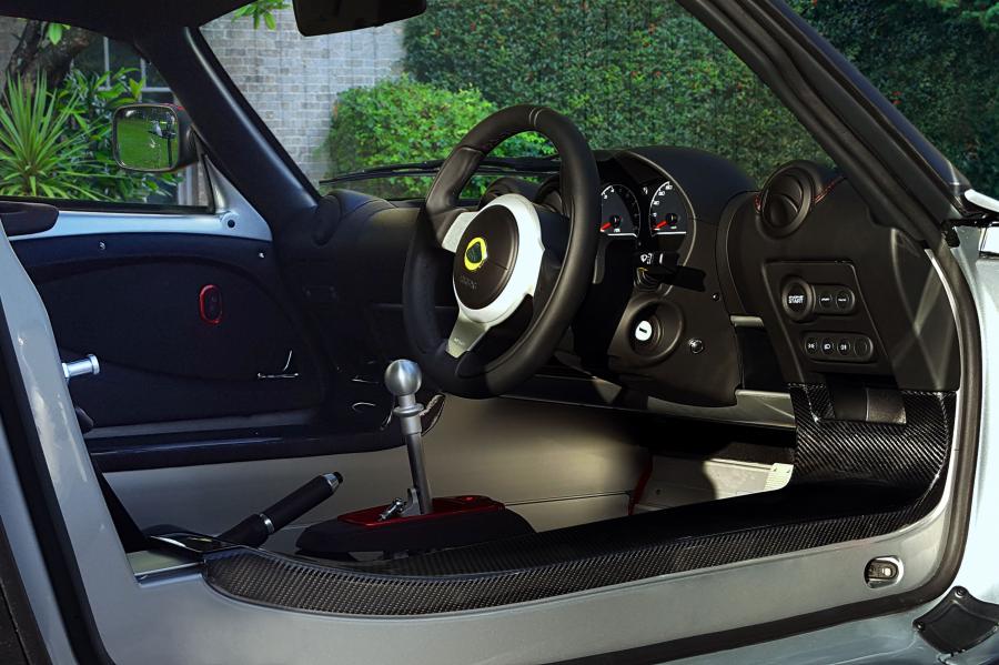 Интерьер Lotus Exige Sport 380 2016 года  (UK) (фото 20 из 31)